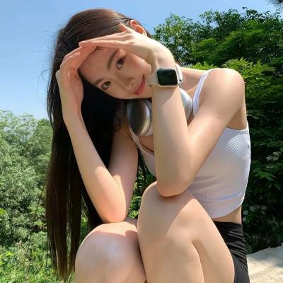 院子里的女人